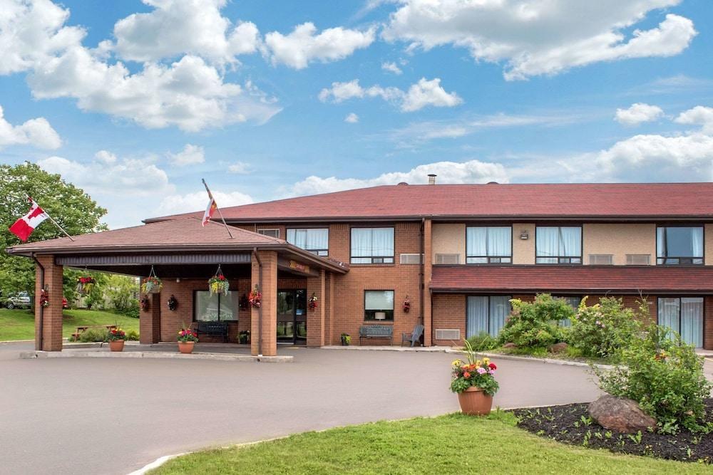 COMFORT INN CHARLOTTETOWN photo 2