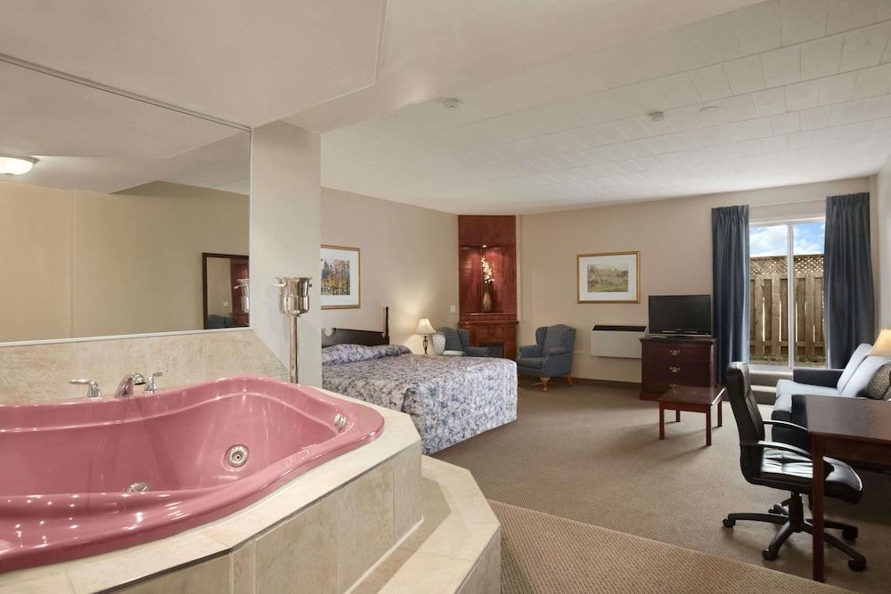 TRAVELODGE BY WYNDHAM CAMBRIDGE - WATERLOO photo 2