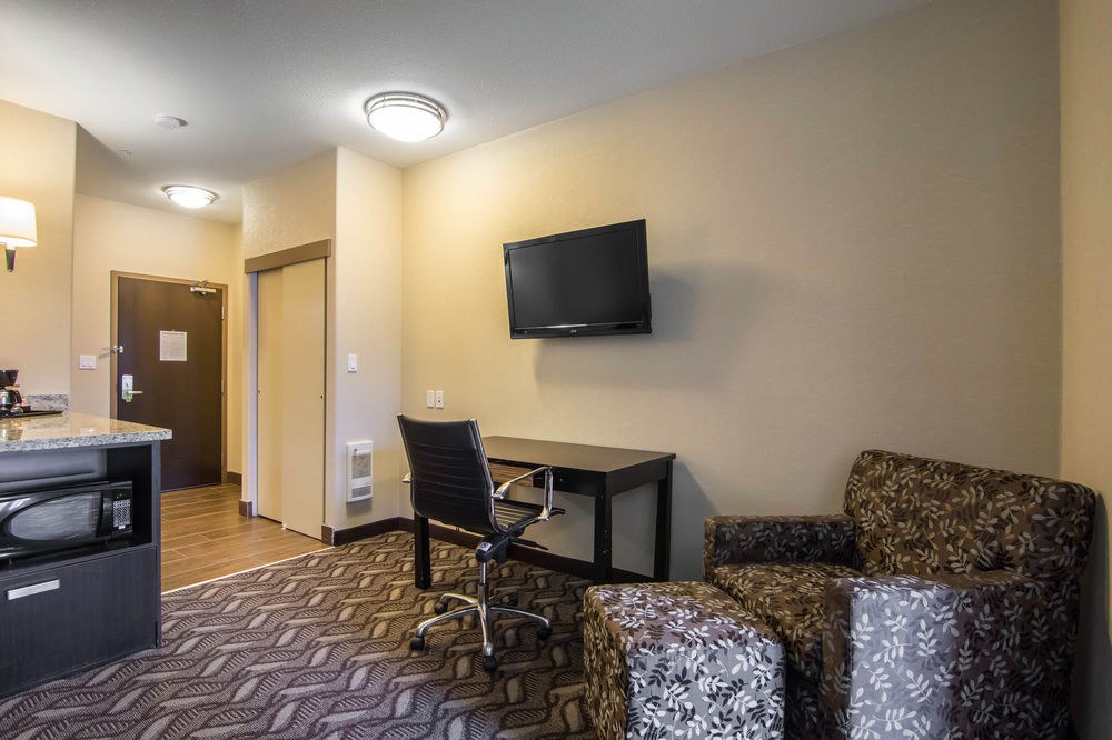 Comfort Inn & Suites Fort Saskatchewan Area photo 1