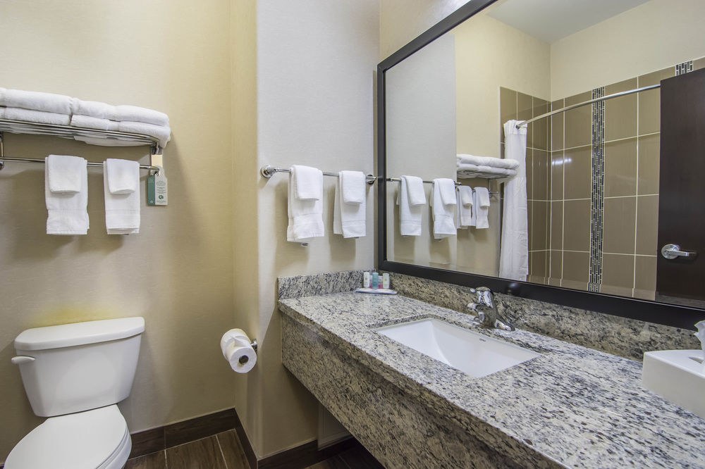 Comfort Inn & Suites Fort Saskatchewan Area photo 2