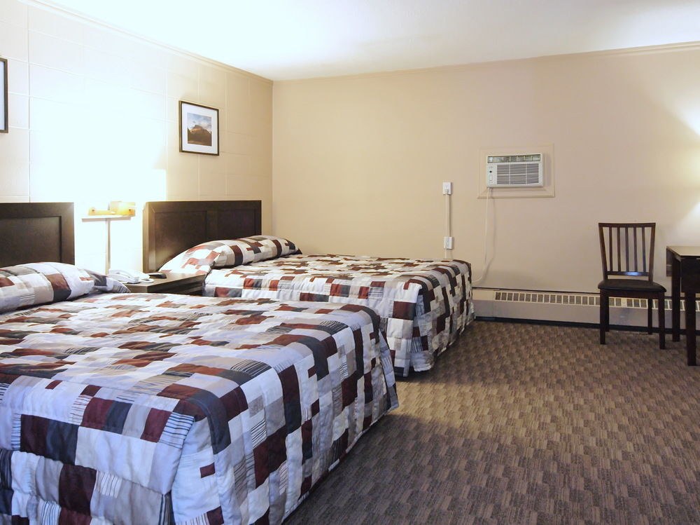 CANADIAN MOTOR INN photo 1