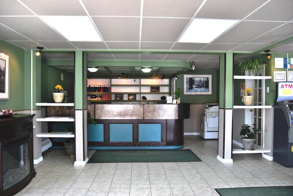 CANADIAN MOTOR INN photo 3