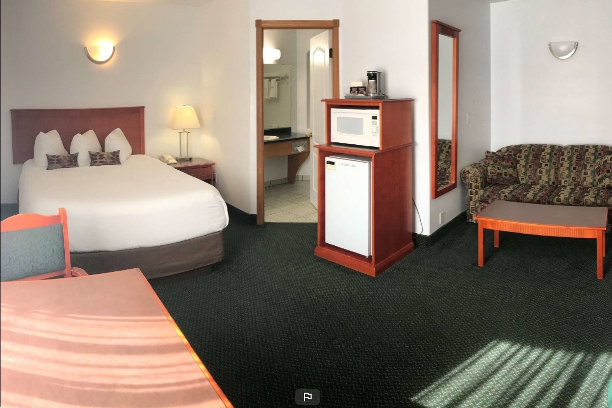 Baymont by Wyndham Hinton photo 1
