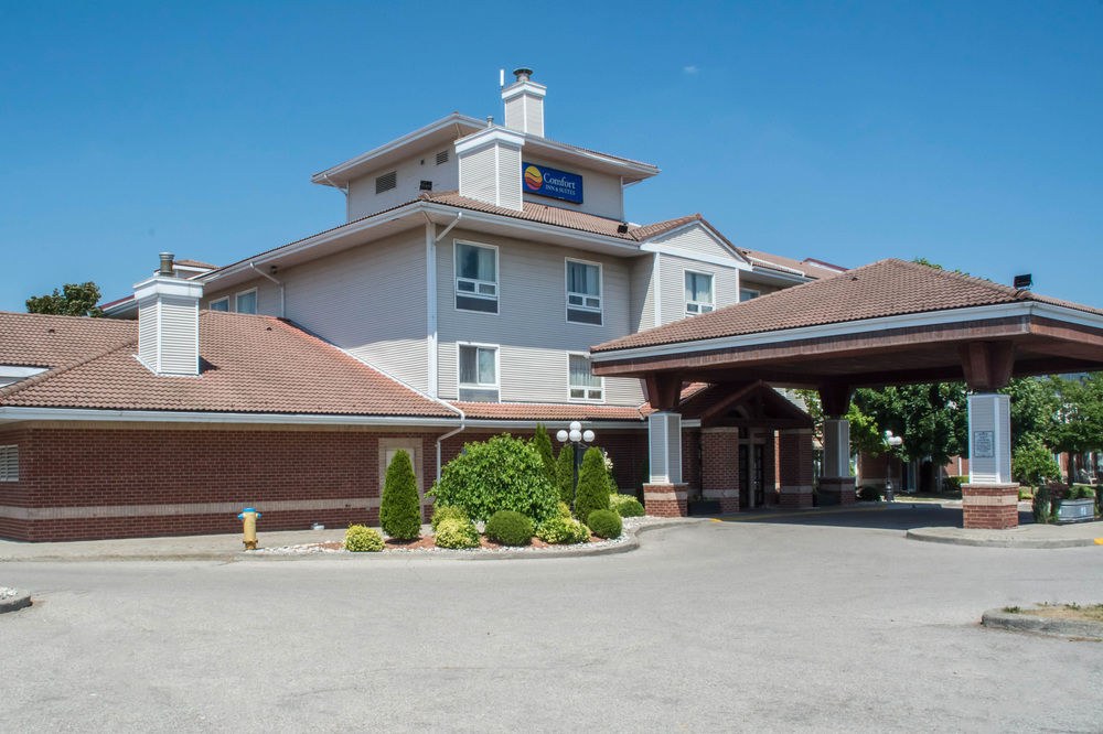 COMFORT INN & SUITES