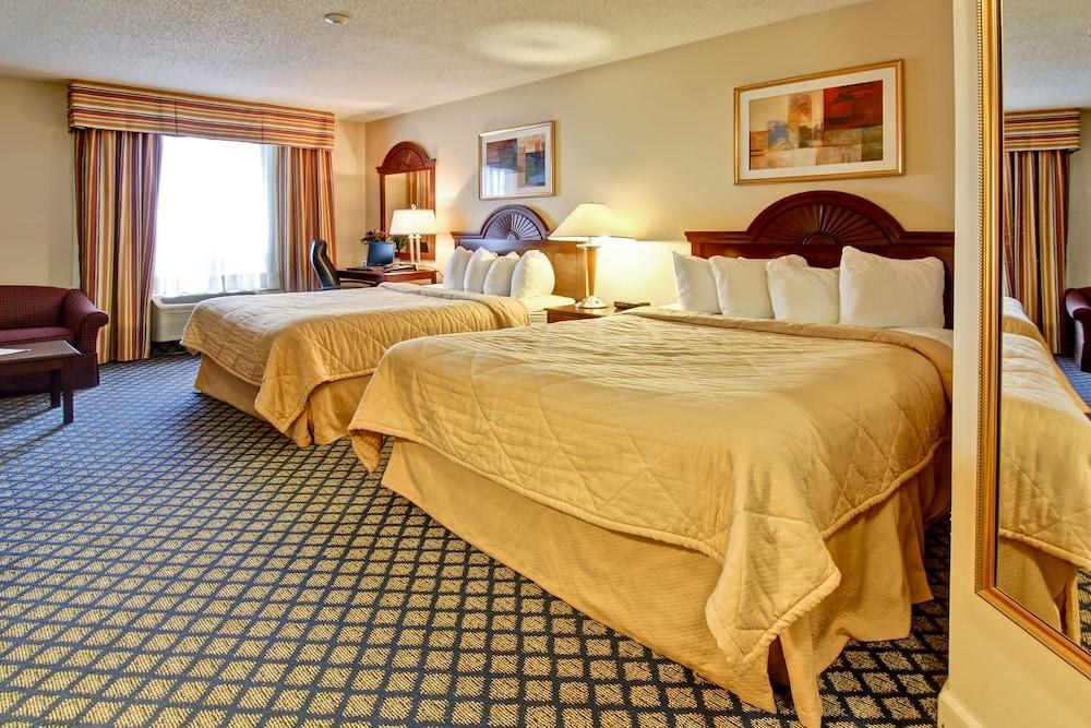 COMFORT INN & SUITES photo 4