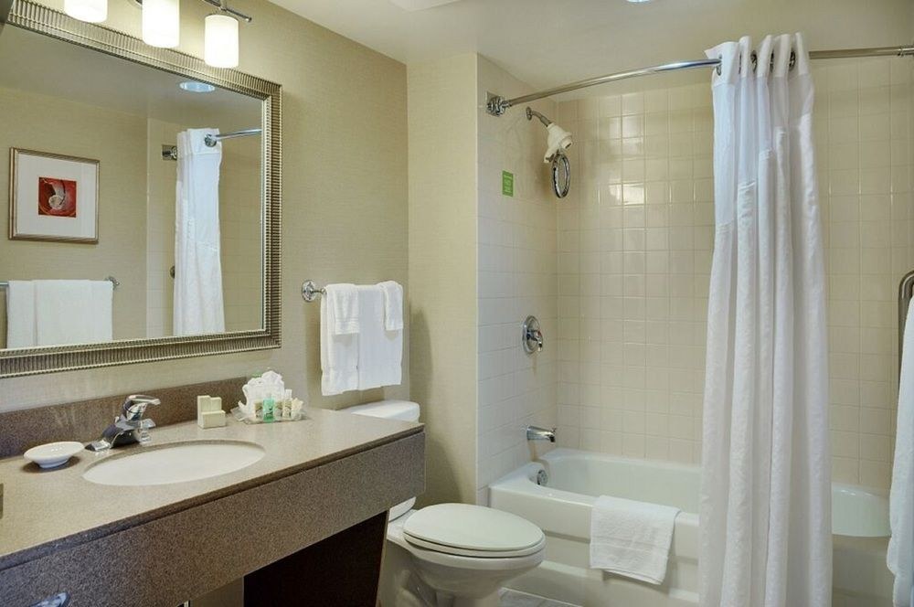 HOLIDAY INN HOTEL & SUITES OTTAWA KANATA photo 1