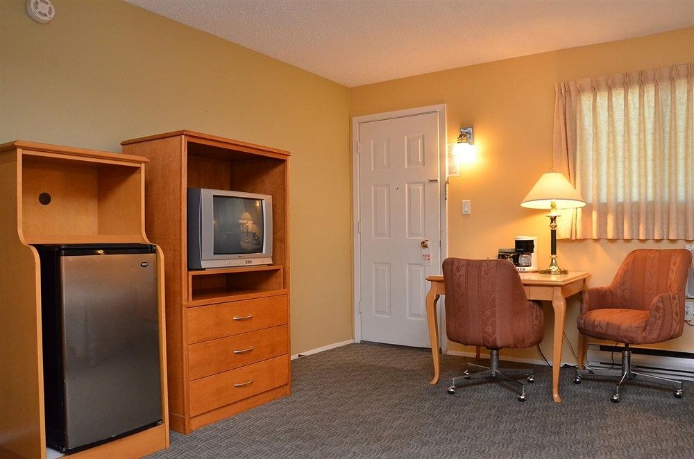 CANADAS BEST VALUE INN photo 1