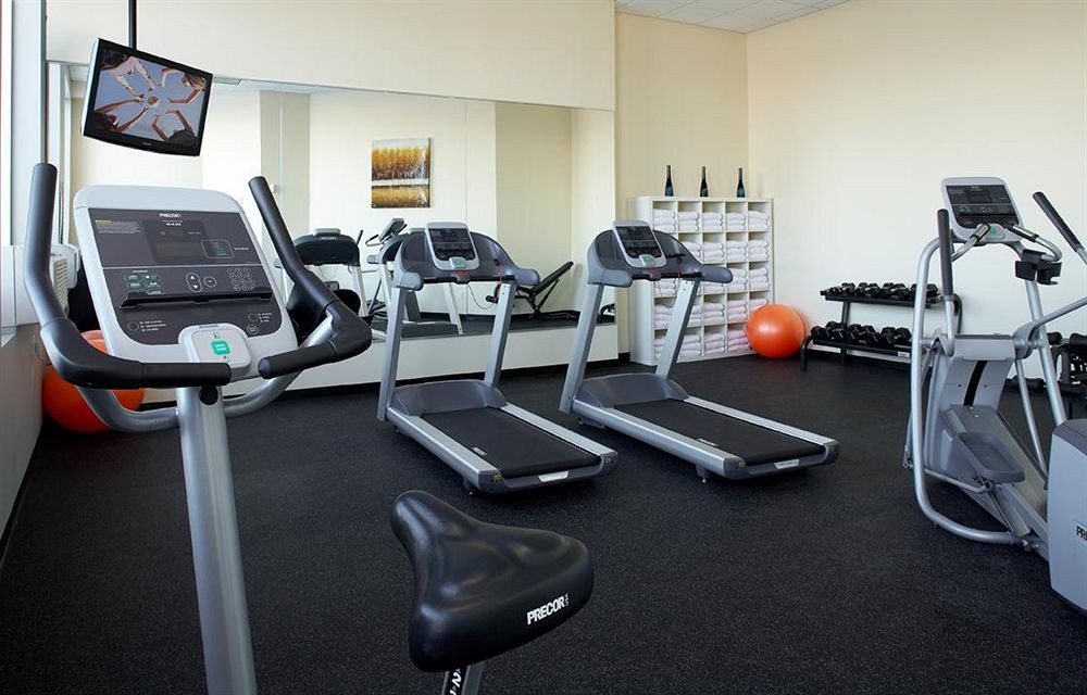 HOLIDAY INN HOTEL & SUITES MONTREAL AIRPORT