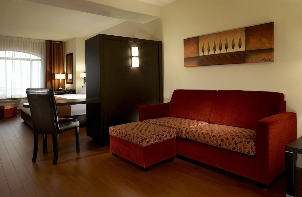 HOLIDAY INN HOTEL & SUITES MONTREAL AIRPORT photo 4