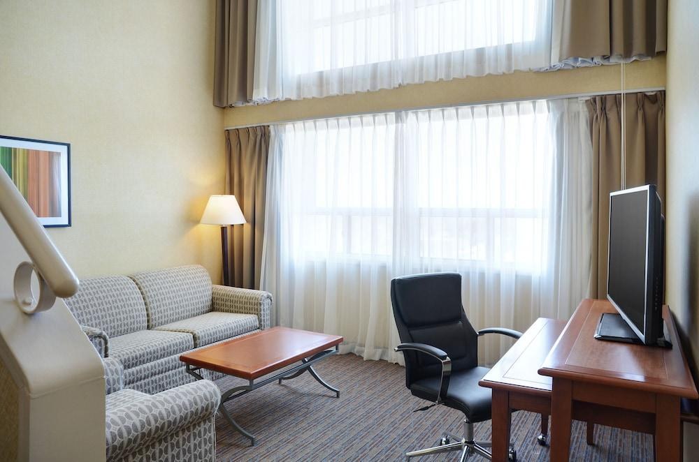 HOLIDAY INN HOTEL & SUITES LONDON photo 2