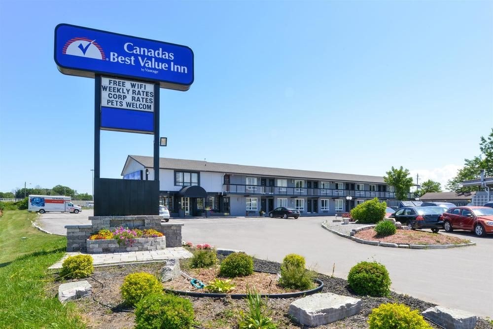 CANADAS BEST VALUE INN photo 1