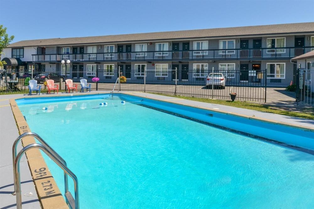 CANADAS BEST VALUE INN photo 3