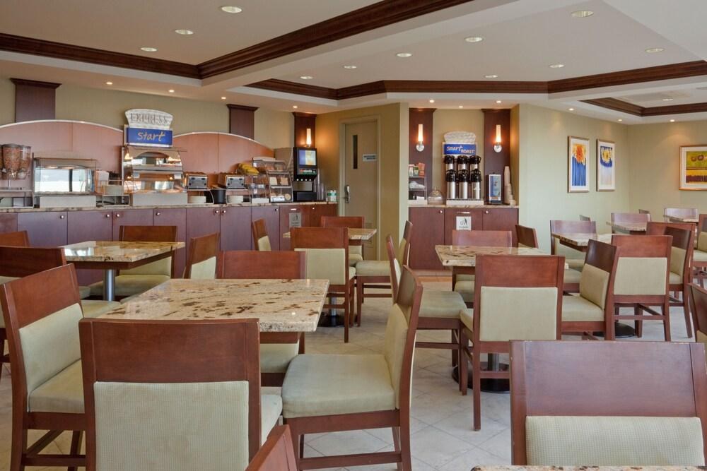 HOLIDAY INN EXPRESS ST. JEAN SUR RICHELIEU photo 2