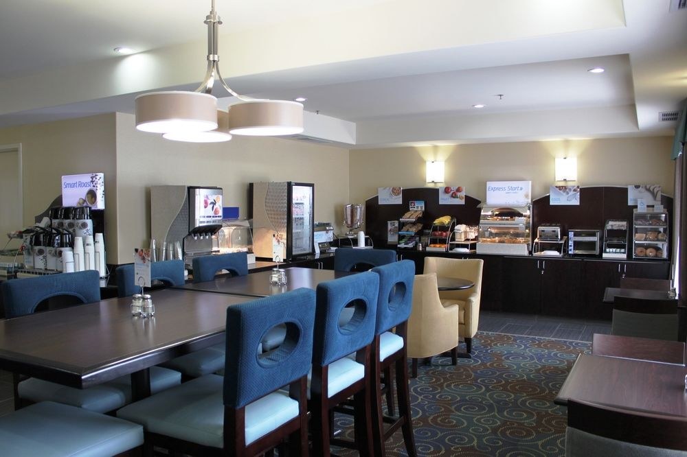 HOLIDAY INN EXPRESS YORKTON EAST