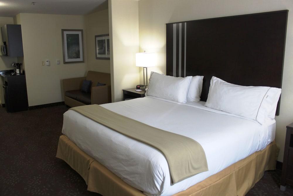 HOLIDAY INN EXPRESS YORKTON EAST photo 2
