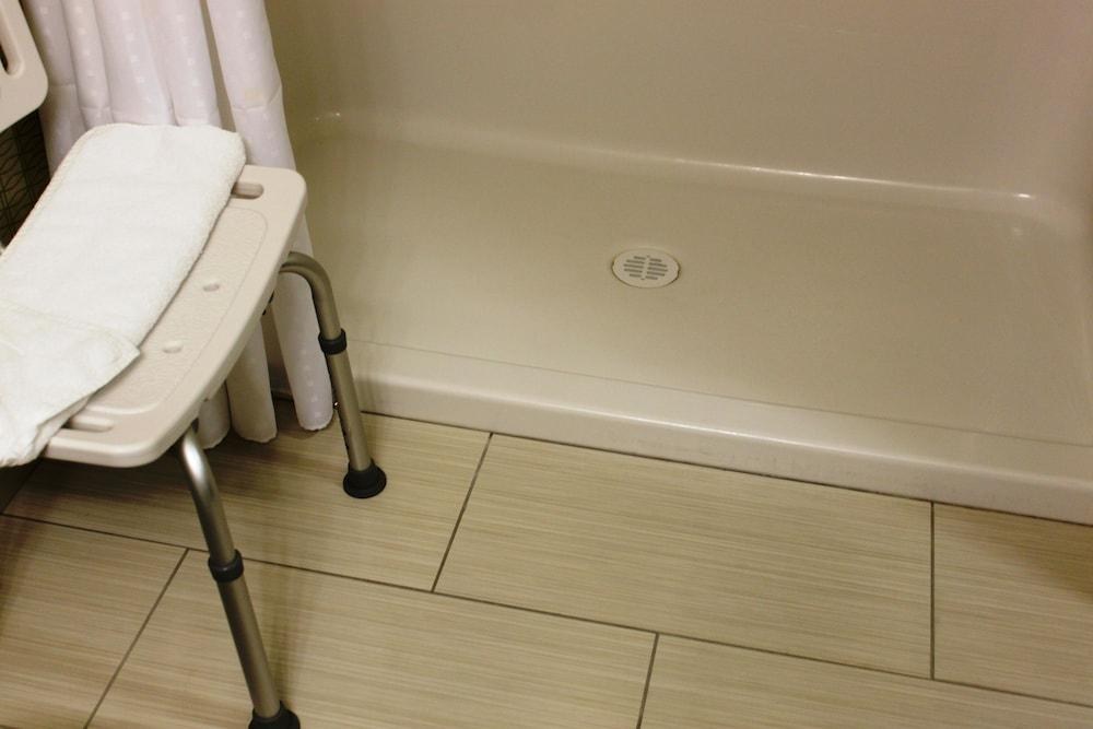 HOLIDAY INN EXPRESS YORKTON EAST photo 4