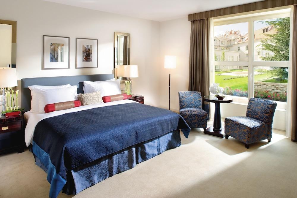 MANDARIN ORIENTAL photo 2