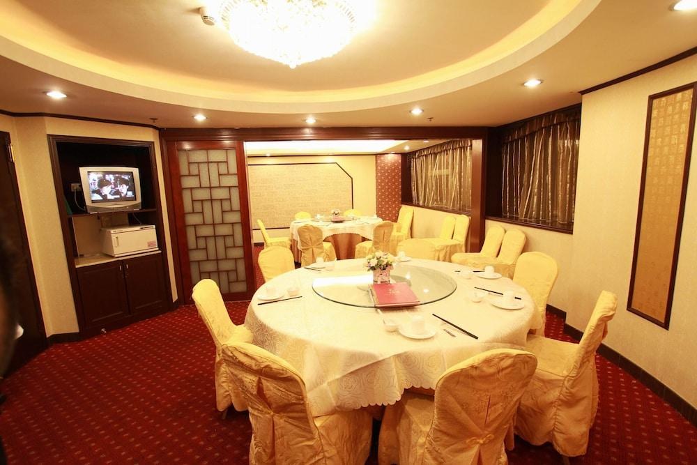 Fortune Hotel photo 2