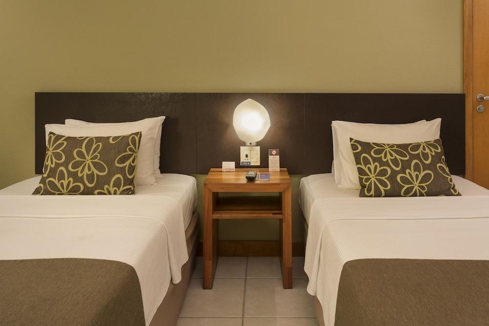 COMFORT SUITES VITORIA photo 2