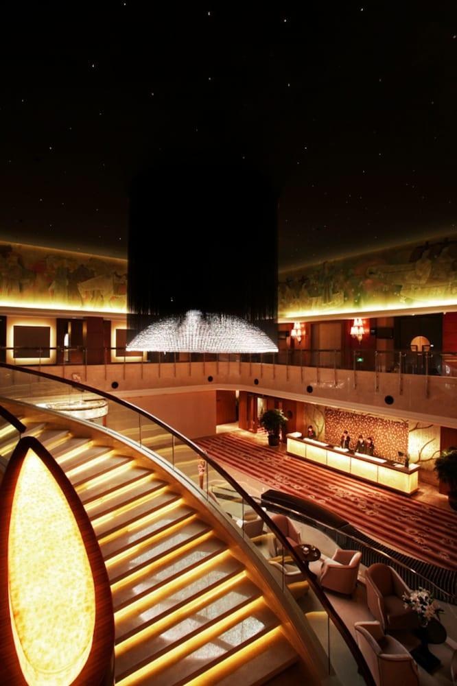 GRAND NOBLE photo 3