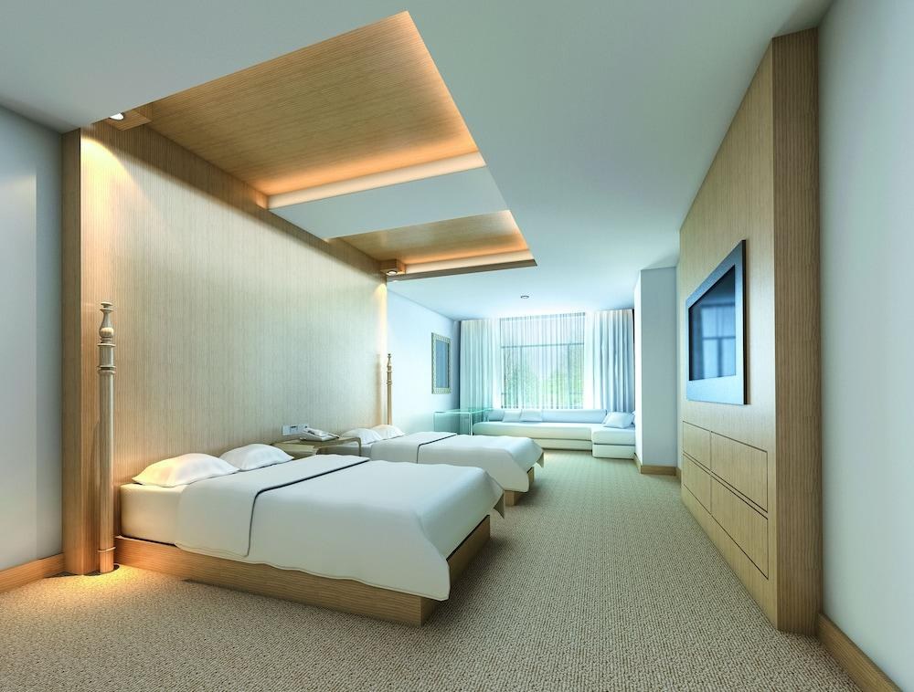 GRAND MERCURE URUMQI HUALING photo 2