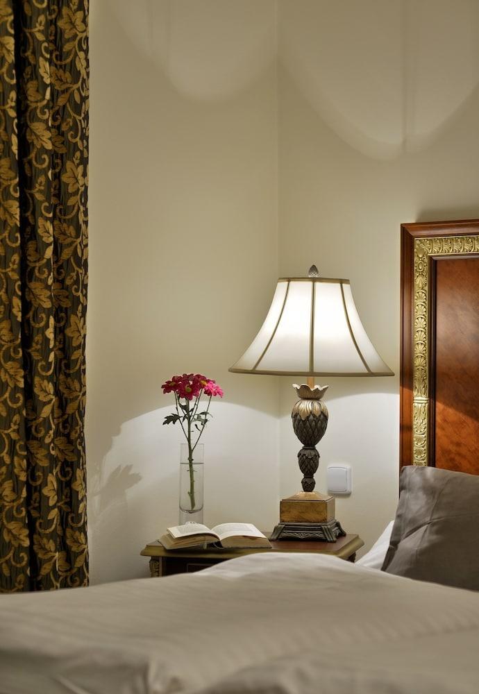 RESIDENCE ROMANZA photo 2
