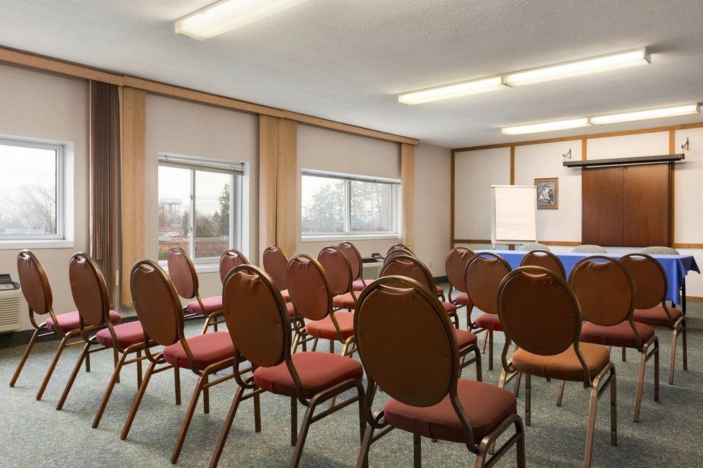 Days Inn by Wyndham Brockville photo 1