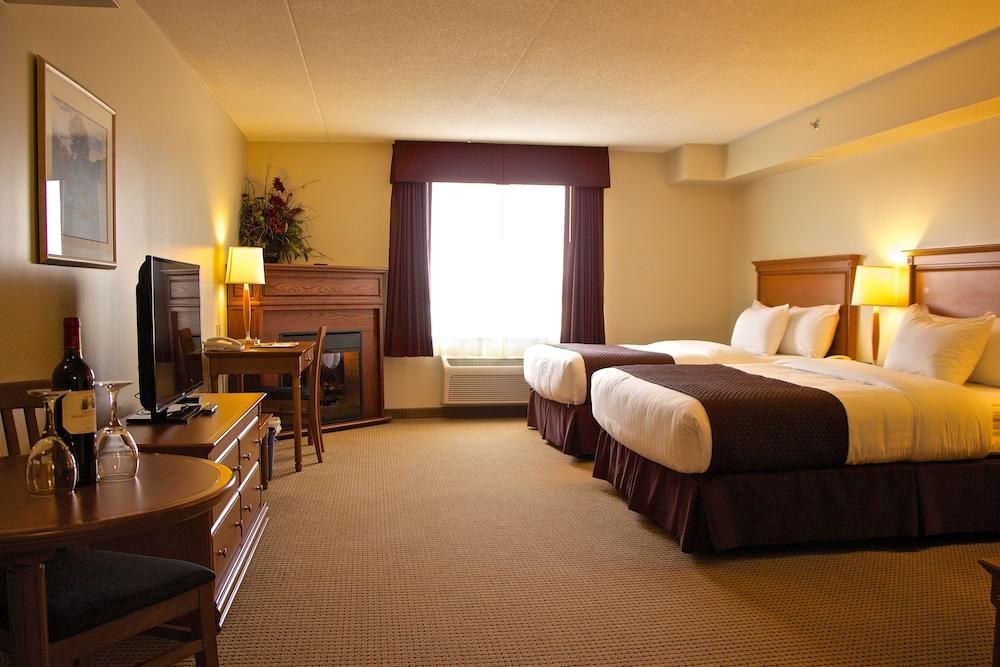 DAYS INN & SUITES BY WYNDHAM COLLINGWOOD photo 2