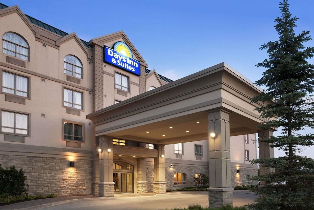 DAYS INN & SUITES BY WYNDHAM COLLINGWOOD photo 3