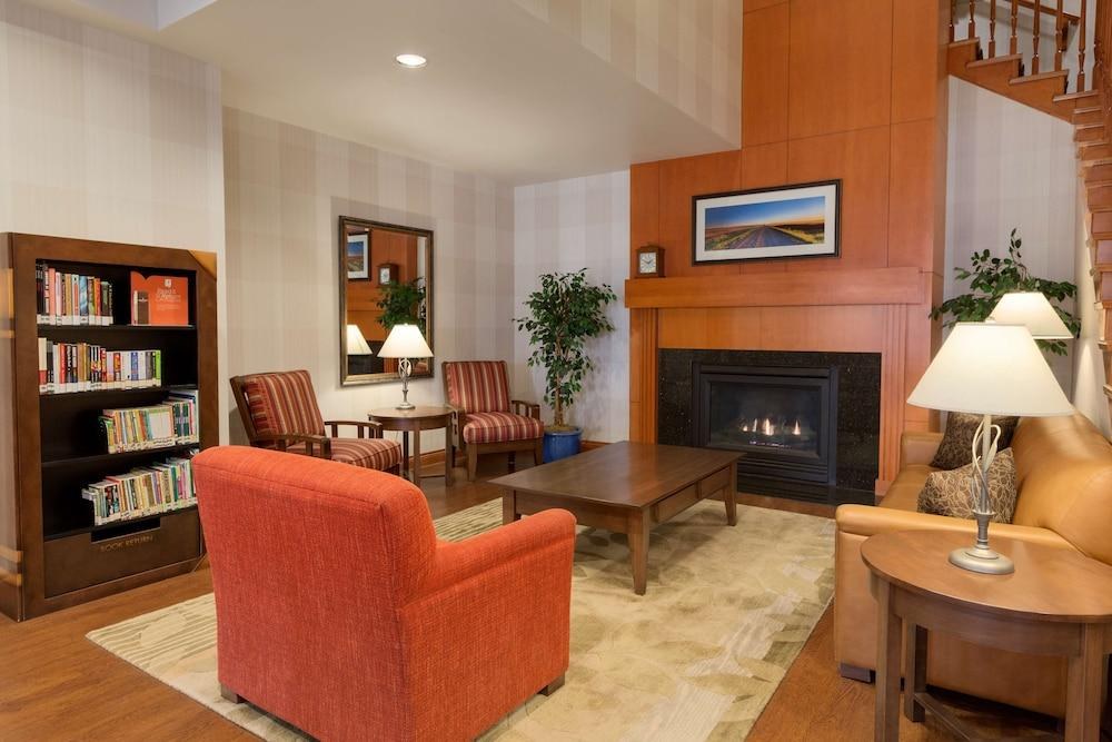 COUNTRY INN & SUITES BY RADISSON, CALGARY-AIRPORT, AB photo 2