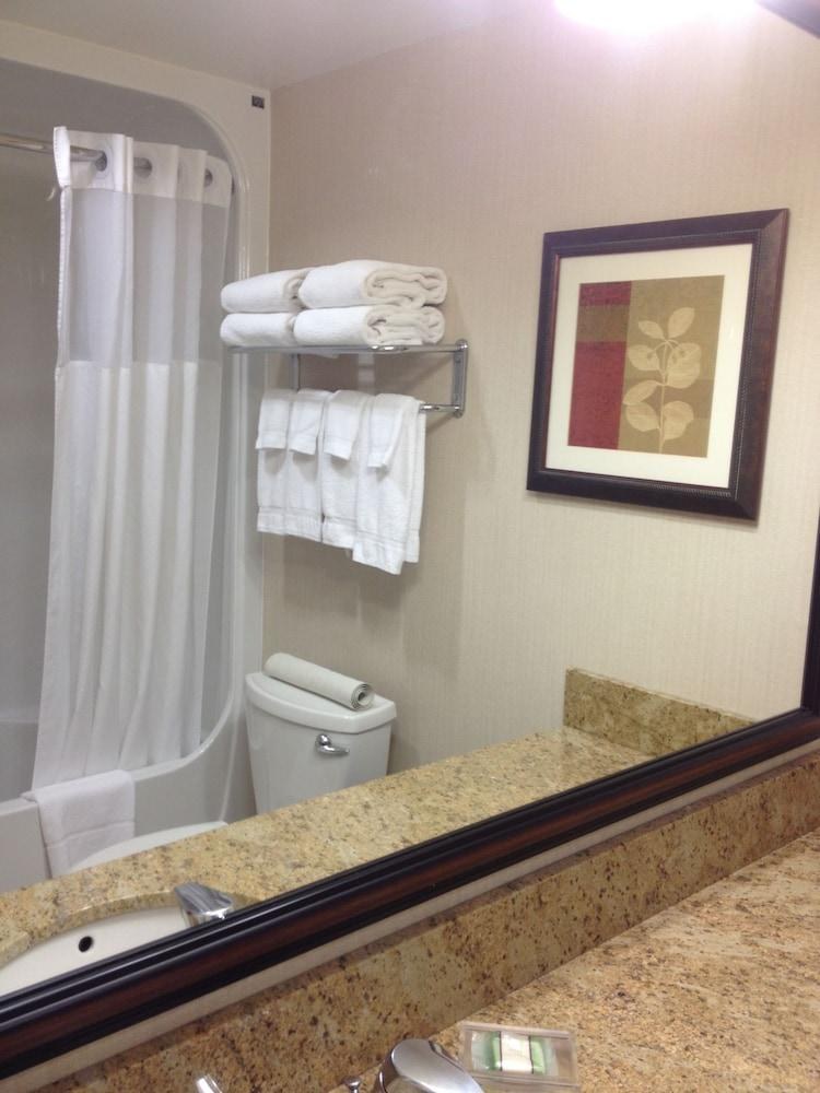 COUNTRY INN & SUITES BY RADISSON, CALGARY-AIRPORT, AB photo 3