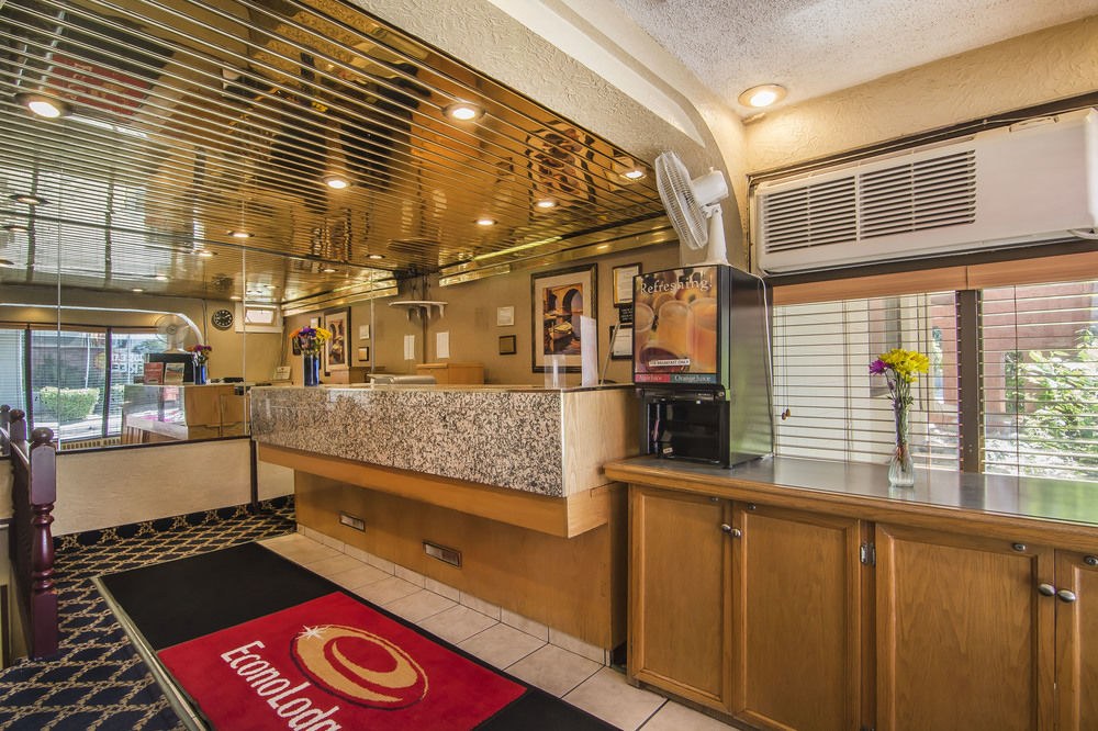 ECONO LODGE MOTEL VILLAGE photo 1