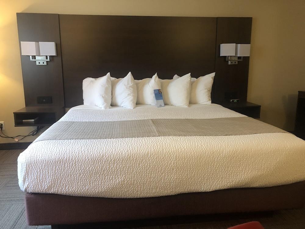 DAYS INN BY WYNDHAM HINTON photo 3