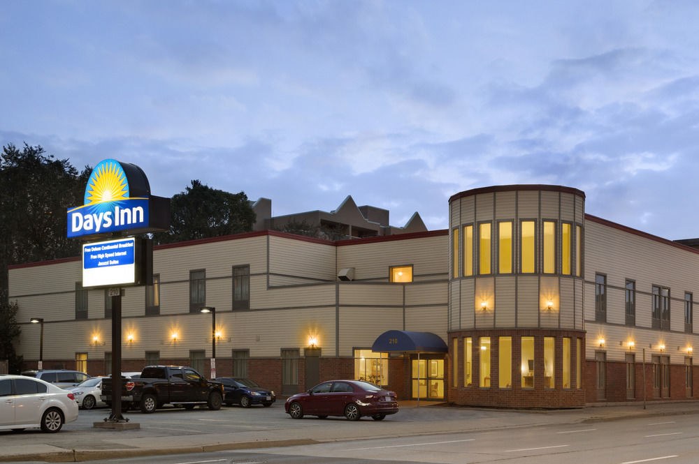 DAYS INN BY WYNDHAM HAMILTON photo 1