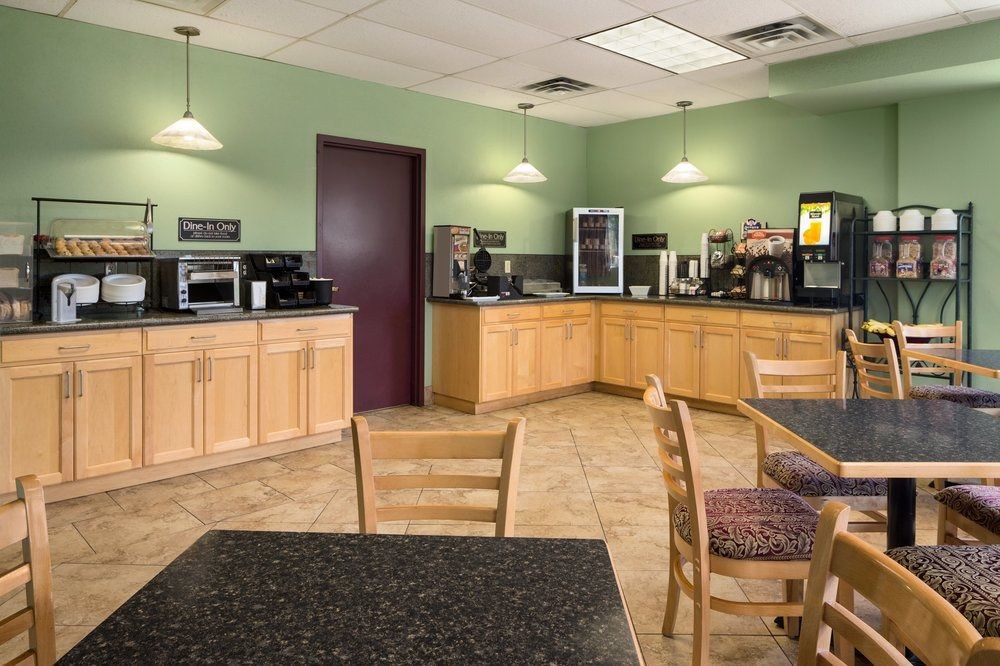 DAYS INN BY WYNDHAM LEAMINGTON photo 1