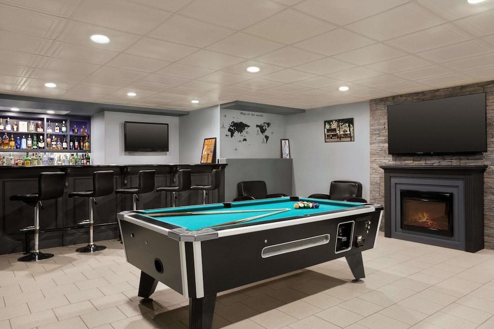 DAYS INN BY WYNDHAM LEAMINGTON photo 2