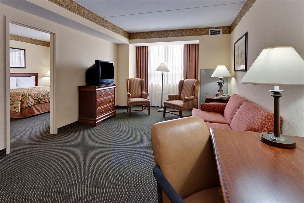 COUNTRY INN & SUITES BY RADISSON, LONDON SOUTH, ON