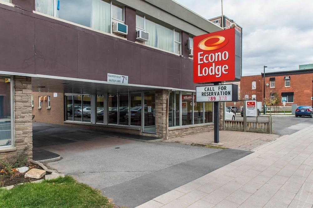 ECONO LODGE DOWNTOWN OTTAWA photo 2