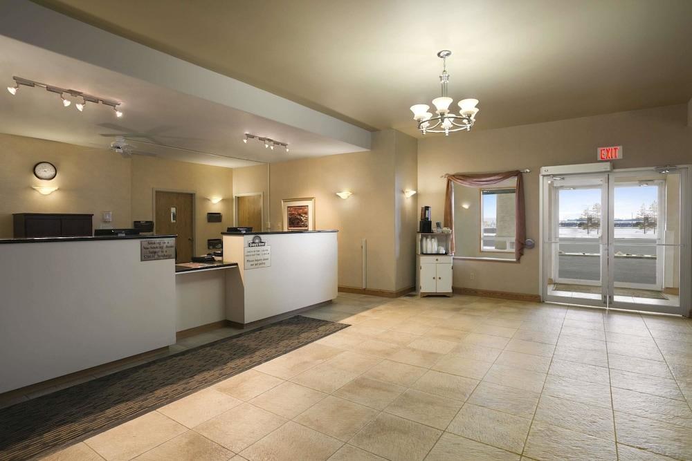 DAYS INN BY WYNDHAM MOOSE JAW photo 2