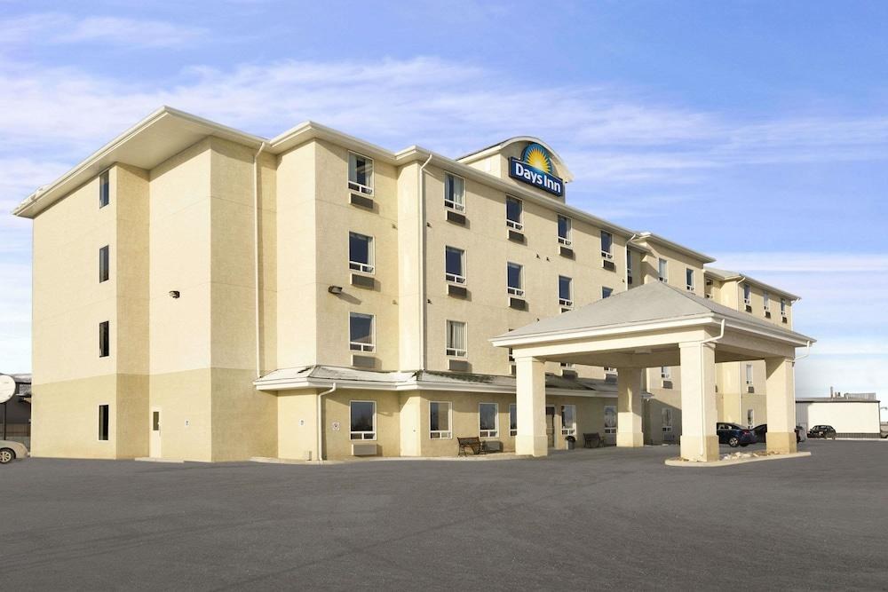 DAYS INN BY WYNDHAM MOOSE JAW photo 3