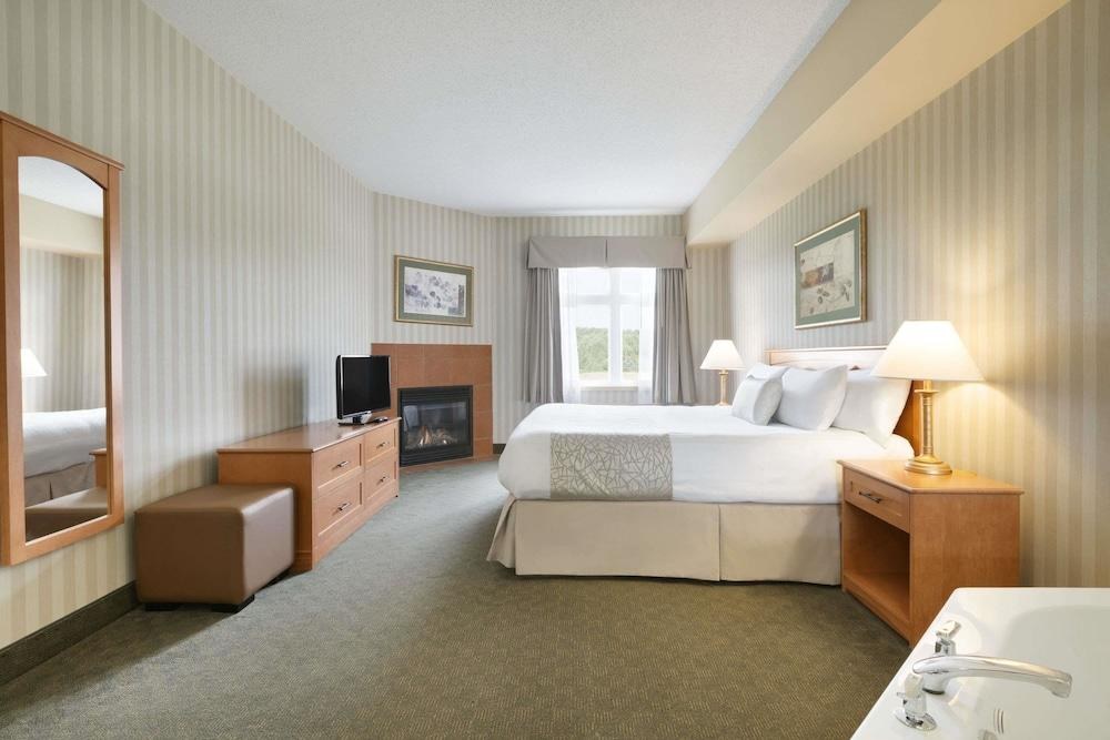 DAYS INN - ORILLIA photo 2