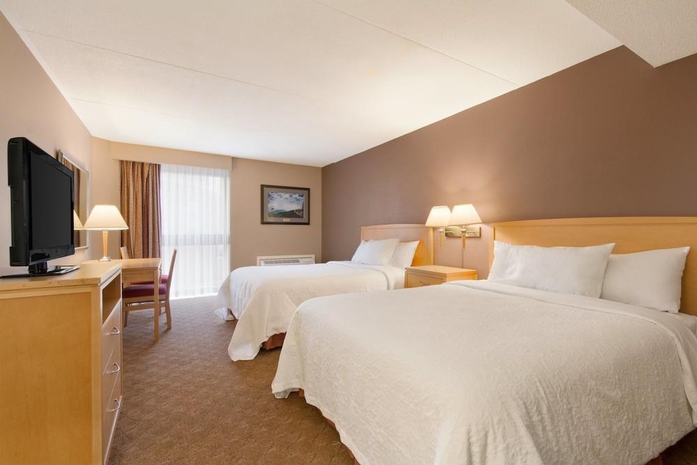 DAYS INN BY WYNDHAM NIAGARA FALLS NEAR THE FALLS photo 2