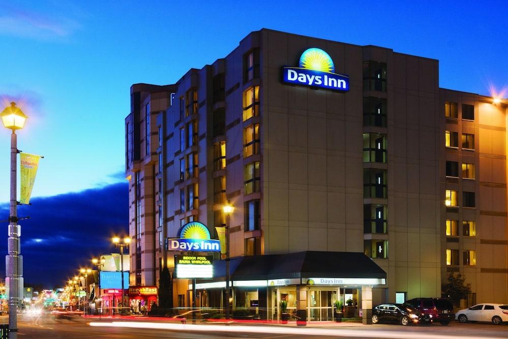 DAYS INN BY WYNDHAM NIAGARA FALLS NEAR THE FALLS photo 4
