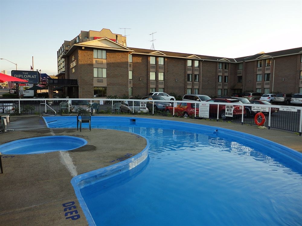 Diplomat Inn