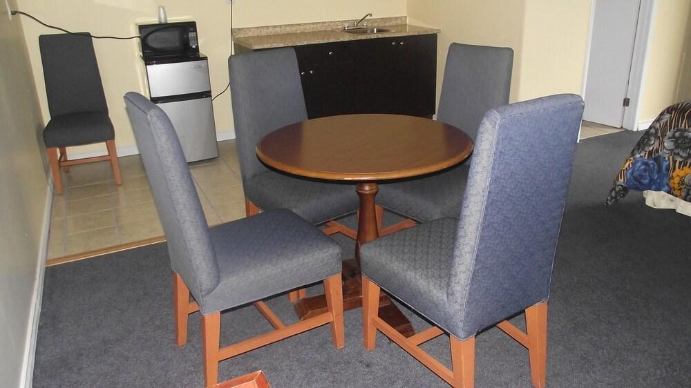 EMPRESS INN AND SUITES BY THE FALLS photo 2
