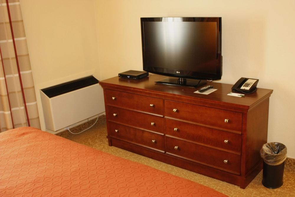 COUNTRY INN & SUITES BY CARLSON SASKATOON photo 2