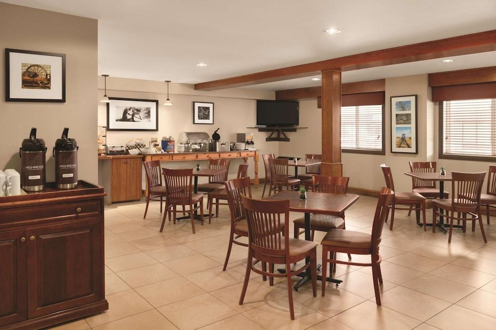 COUNTRY INN & SUITES BY CARLSON SASKATOON photo 4