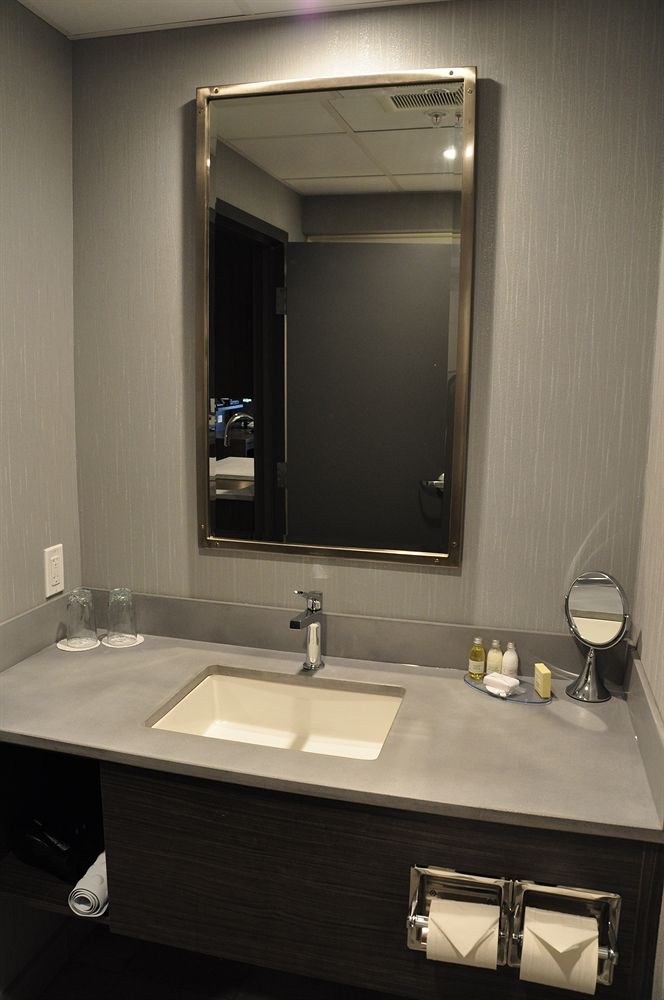 DAUPHIN QUEBEC - STANDARD CB photo 1