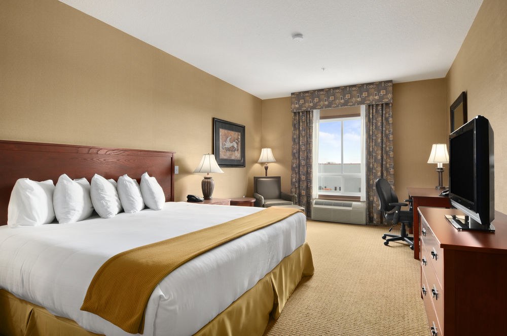 DAYS INN & SUITES BY WYNDHAM STRATHMORE
