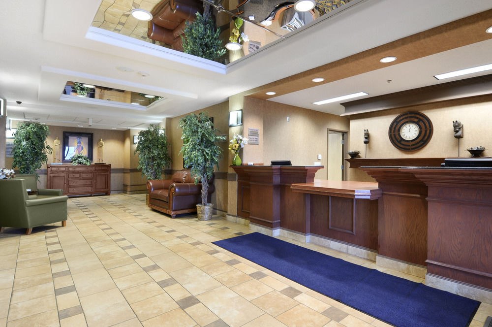 DAYS INN & SUITES BY WYNDHAM STRATHMORE photo 1